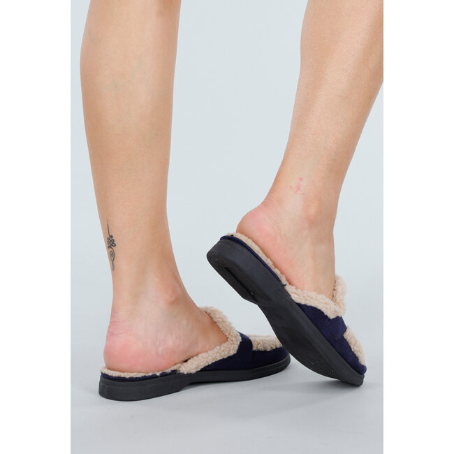 Navy Bouclé Slipper mit goldenem Detail