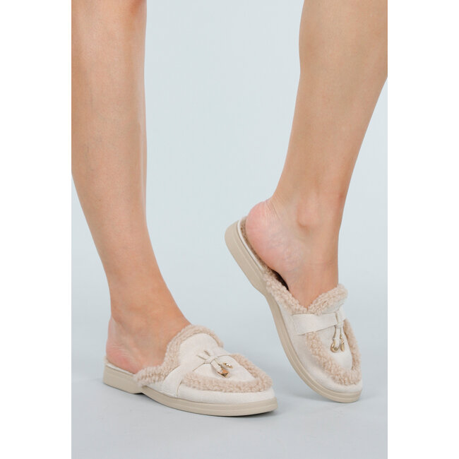 Beige Slipper mit Fellfutter