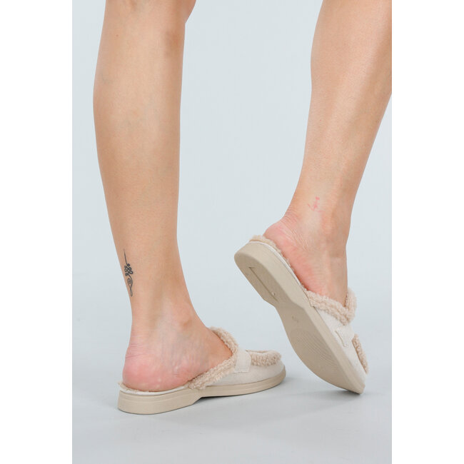 Beige Slipper mit Fellfutter