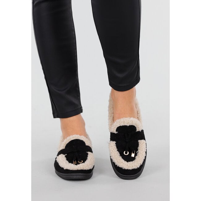 Schwarze Teddy-Loafer mit goldfarbenen Details