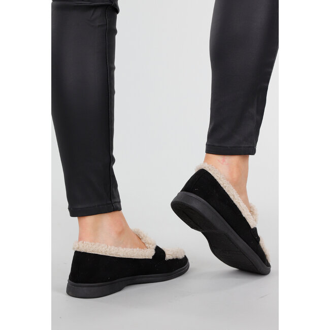 Schwarze Teddy-Loafer mit goldfarbenen Details