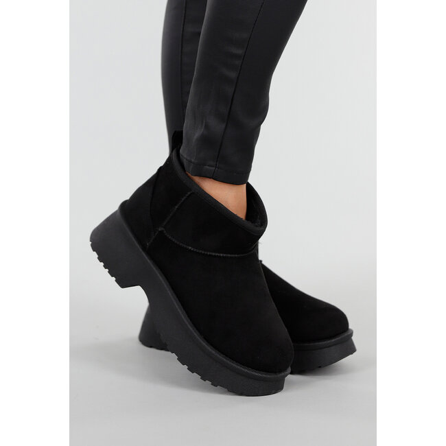 Schwarze Snowboots in Wildlederoptik