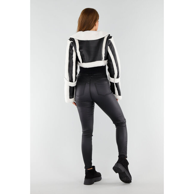 Schwarze Snowboots in Wildlederoptik mit flacher Plateausohle