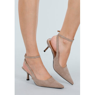 Beigefarbene Wildleder-Pumps mit Fesselriemchen