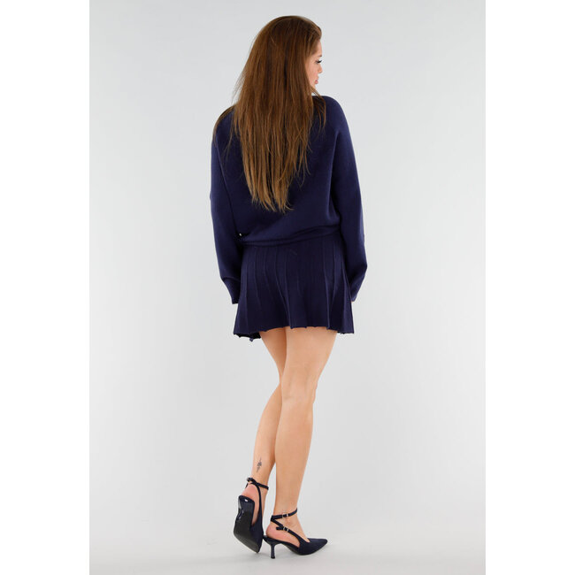 Navy Pumps mit Fesselriemchen und spitzer Zehenpartie