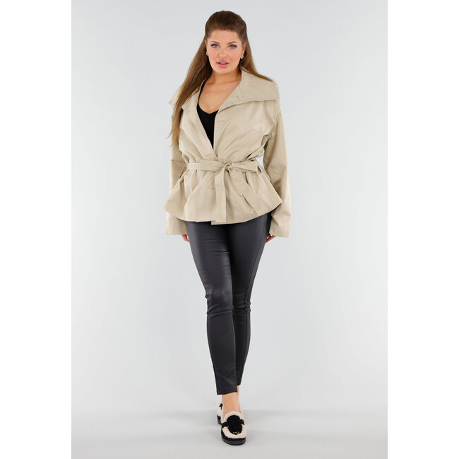 Beige Oversized Jacke mit Gürtel und breitem Kragen