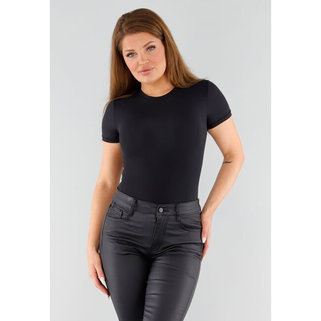 Schwarzer String-Body