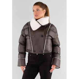 Braune Pufferjacke mit Sherpa-Kragen