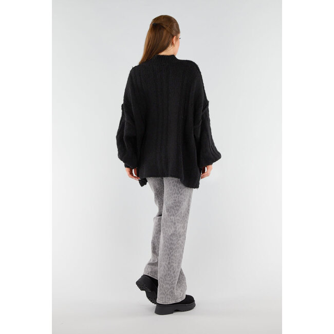 Schwarzer Oversized-Strickpullover mit Rollkragen und Zopfmuster