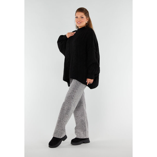 Schwarzer Oversized-Strickpullover mit Rollkragen und Zopfmuster
