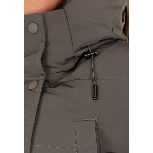 Khaki Lange Pufferjacke mit Kapuze und hohem Kragen