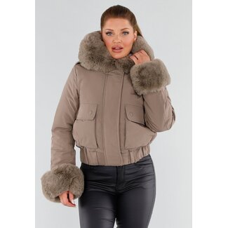 Taupe-Jacke mit Pelzkragen