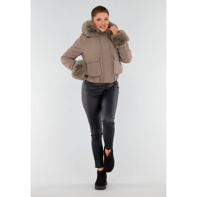 Taupe Kurze Jacke mit Kunstfellkragen