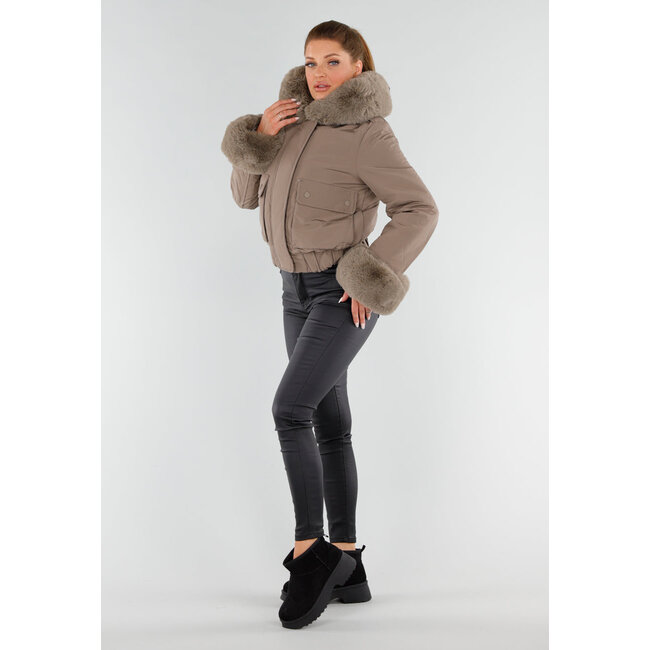 Taupe Kurze Jacke mit Kunstfellkragen