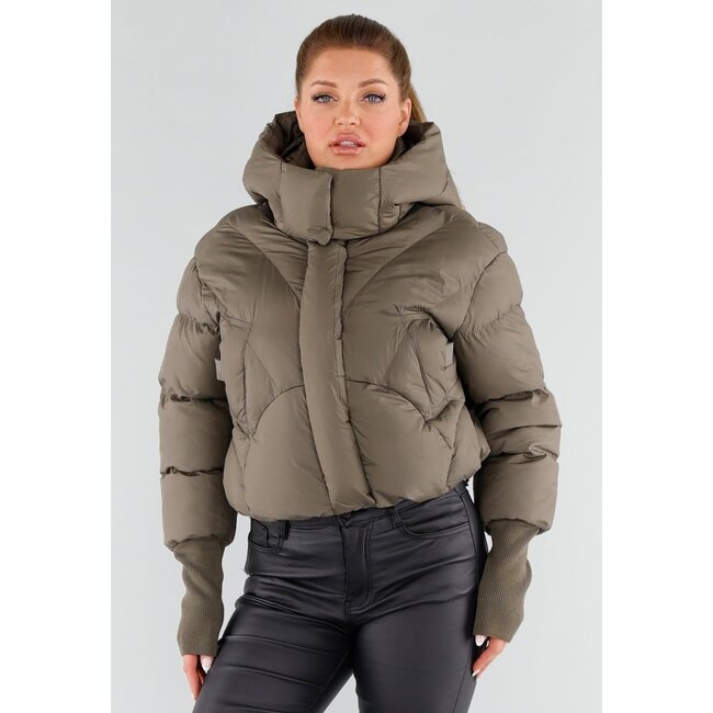 Taupe Pufferjacke mit hohem Kragen und Kapuze