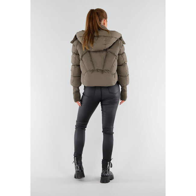 Taupe Pufferjacke mit hohem Kragen und Kapuze