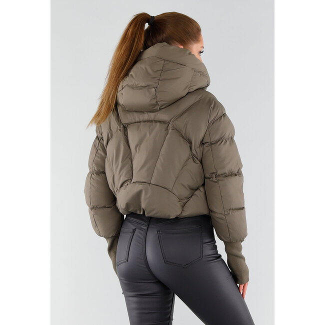 Taupe Pufferjacke mit hohem Kragen und Kapuze