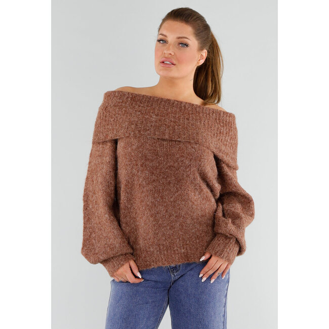 Brauner, gestrickter Off-Shoulder-Pullover aus Wolle mit breitem Halsausschnitt und locker fallender Passform