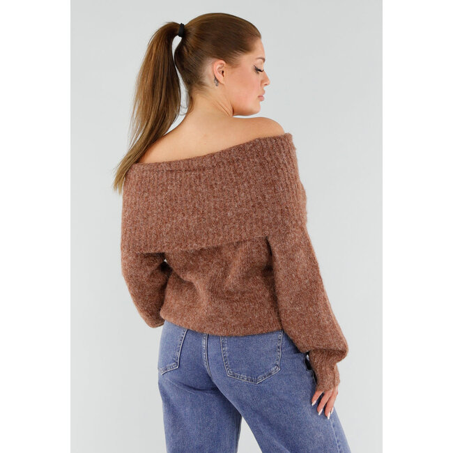 Brauner, gestrickter Off-Shoulder-Pullover aus Wolle mit breitem Halsausschnitt und locker fallender Passform