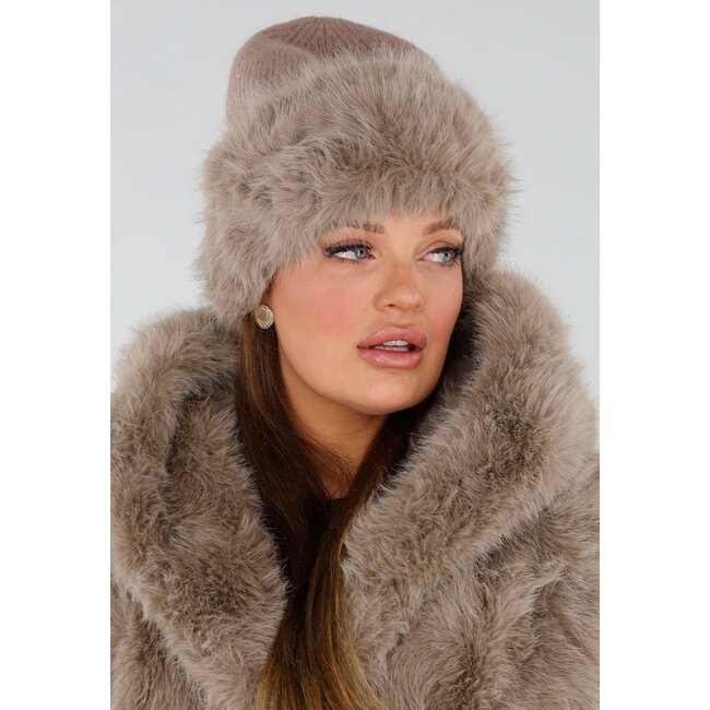 Beige Gebreide Muts met Brede Faux Fur Rand