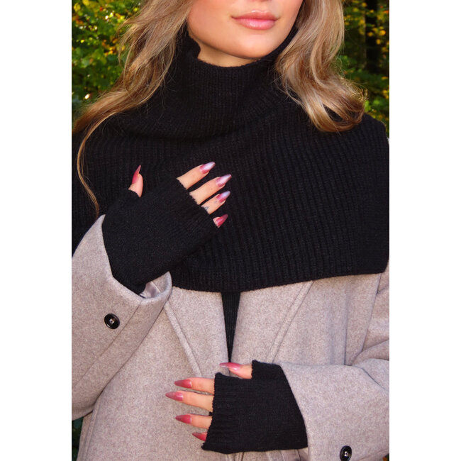 Gestrickte fingerlose Handschuhe mit Daumenöffnung