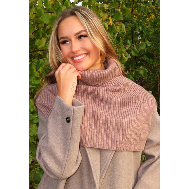 Strick-Schal mit hohem Kragen