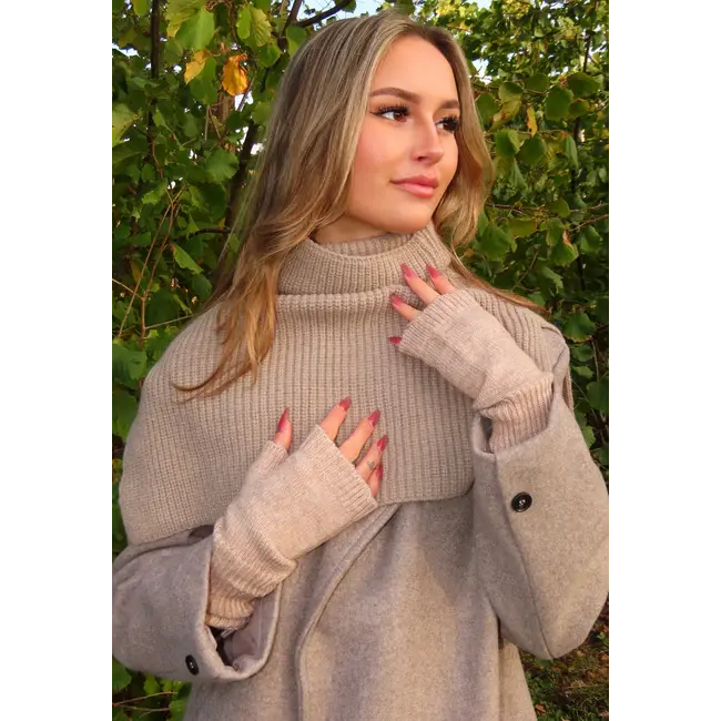 Strick-Schal mit hohem Kragen