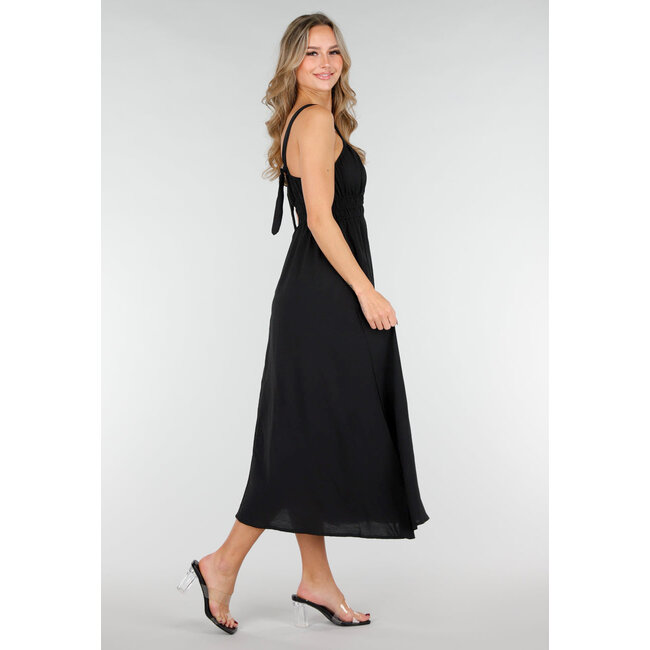 Schwarzes Midikleid mit breiten Trägern und Stretchanteil