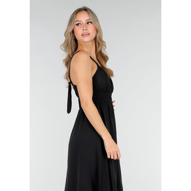 Schwarzes Midikleid mit breiten Trägern und Stretchanteil