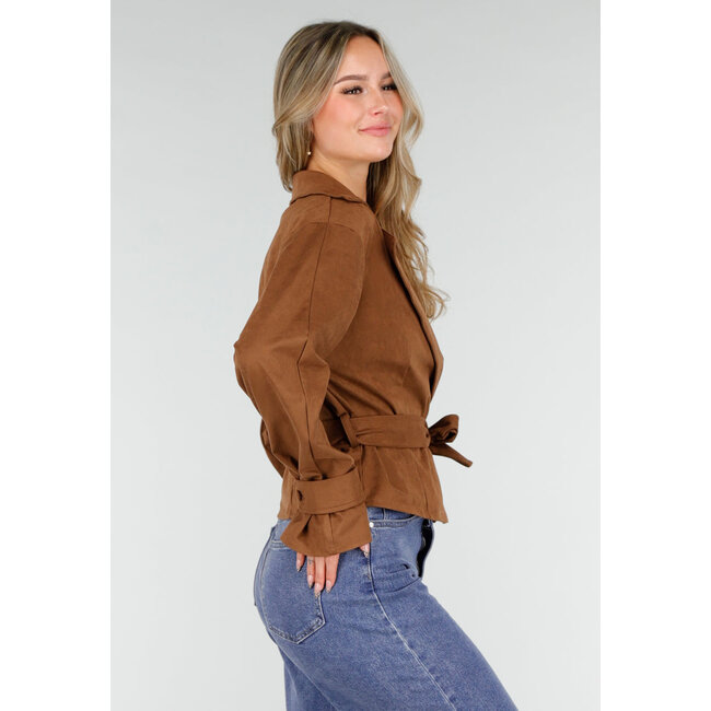 Brauner Mantel im Wildleder-Look mit Schleifengürtel