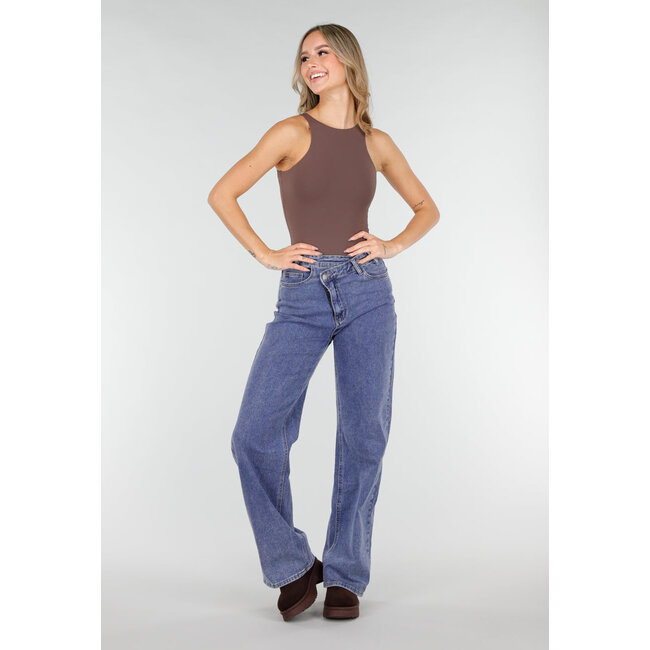 Brauner Stringbody mit hohem Ausschnitt und nahtloser, figurbetonter Passform