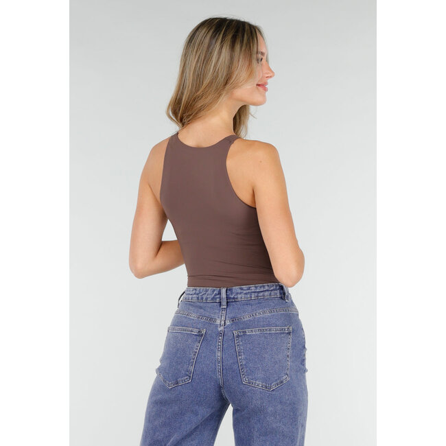 Brauner Stringbody mit hohem Ausschnitt und nahtloser, figurbetonter Passform