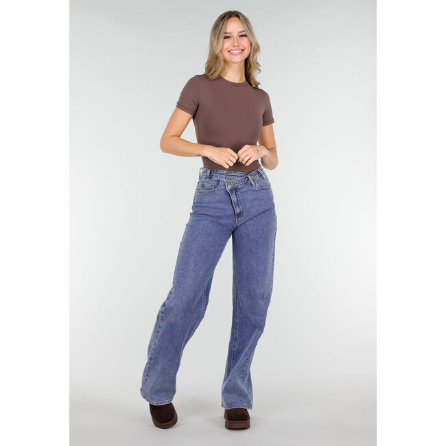 Brauner Stringbody mit kurzen Ärmeln und nahtloser Verarbeitung