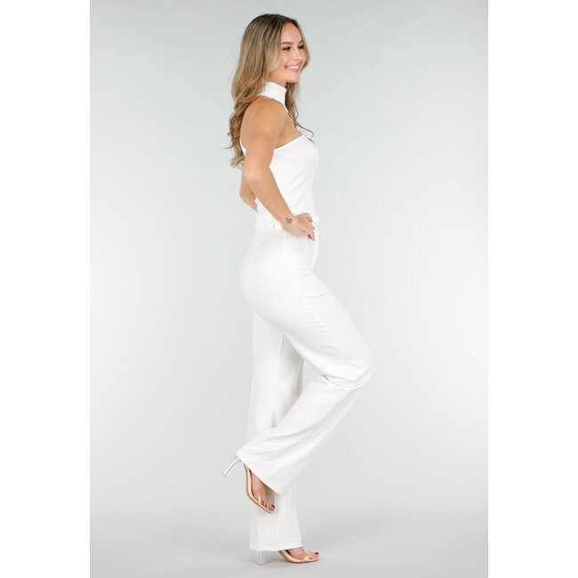 Weißes, kurzes Neckholder-Top mit goldenem Ringdetail