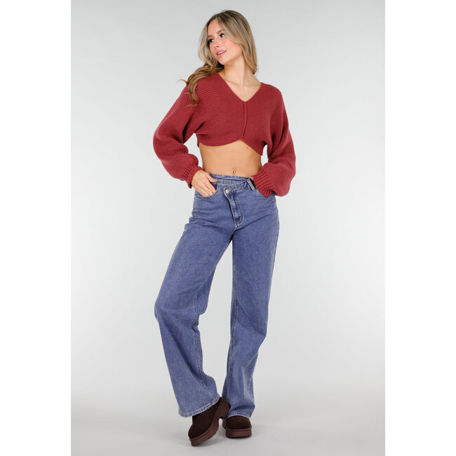 Bordeauxroter, kurz geschnittener Strickpullover mit Ballonärmeln