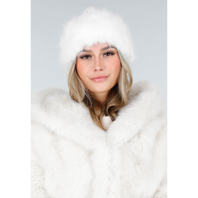 Strickmütze mit breitem Kunstfellrand