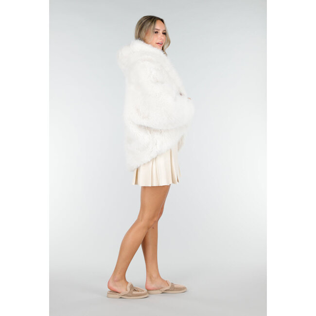 Weiße Kunstfelljacke mit Kapuze