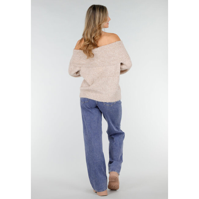 Beigefarbener, schulterfreier Wollpullover mit lockerer Passform