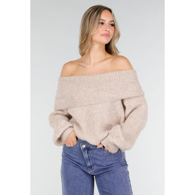 Beigefarbener, schulterfreier Wollpullover mit lockerer Passform