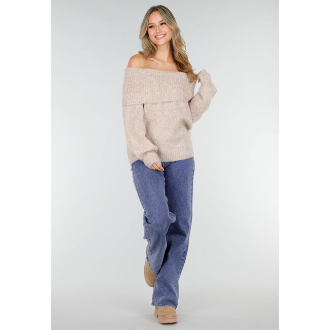 Beigefarbener, schulterfreier Wollpullover mit lockerer Passform