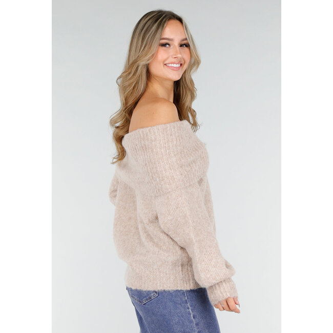 Beigefarbener, schulterfreier Wollpullover mit lockerer Passform