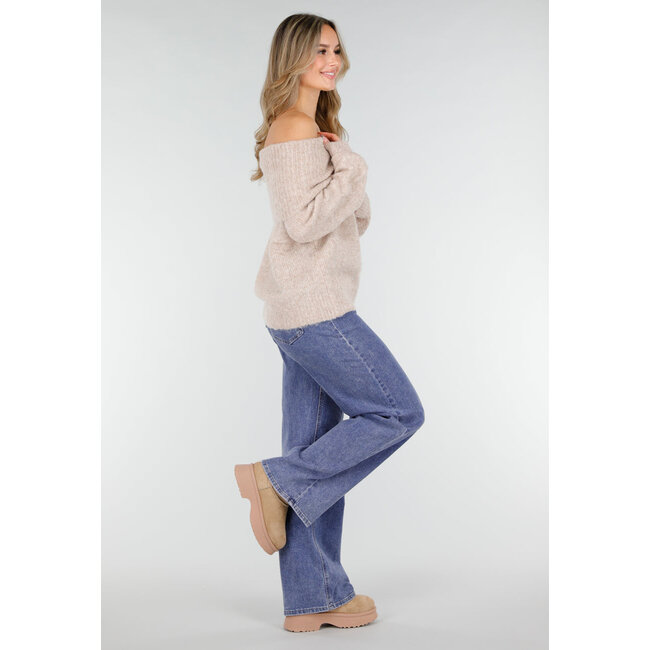 Beigefarbener, schulterfreier Wollpullover mit lockerer Passform