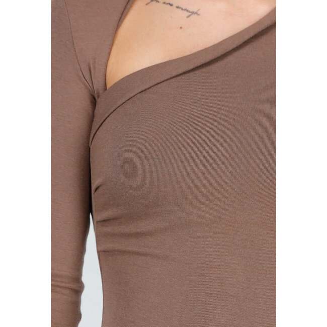 Braunes asymmetrisches Stretch-Oberteil mit langen Ärmeln und Rüschendetail