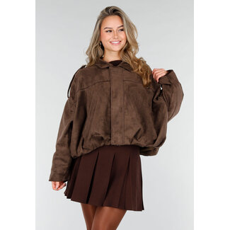 Braune Jacke im Wildleder-Look