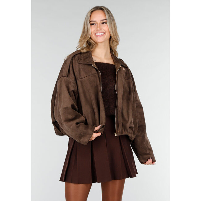 Braune Jacke im Wildleder-Look mit Reißverschluss und abgesenkten Schulternähten