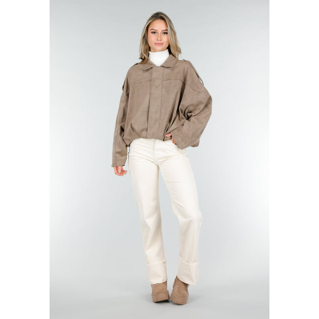 Taupe-farbener Mantel in Wildlederoptik mit Reißverschluss und abgesenkten Schulternähten