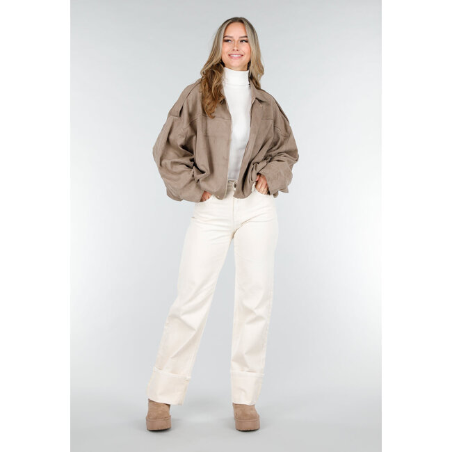 Taupe-farbener Mantel in Wildlederoptik mit Reißverschluss und abgesenkten Schulternähten