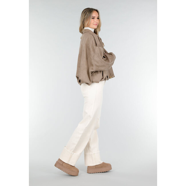 Taupe-farbener Mantel in Wildlederoptik mit Reißverschluss und abgesenkten Schulternähten