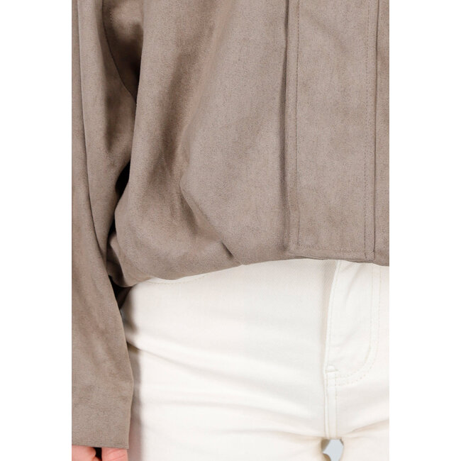 Taupe-farbener Mantel in Wildlederoptik mit Reißverschluss und abgesenkten Schulternähten