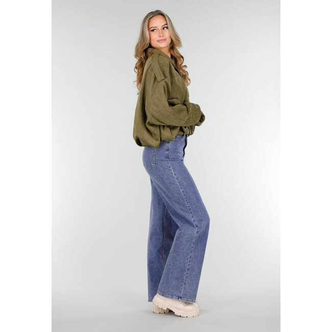 Olive-grüner Oversized-Mantel in Wildlederoptik mit Kragen und langen Ärmeln